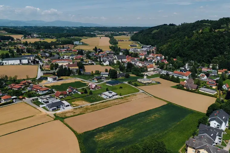 Letzte Chance! Sonniges Baugrundstück mit vielen Vorzügen!