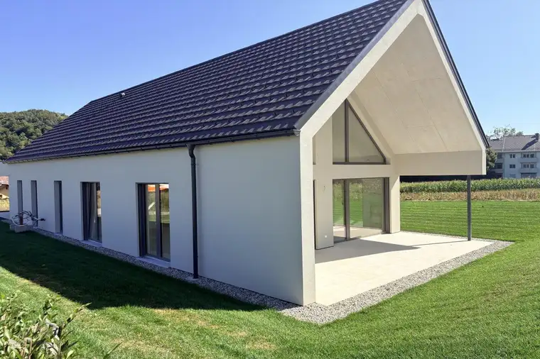 Bungalow mit Grünblick, PV-Anlage, Speicher und luxuriöser Tischler-Küche!