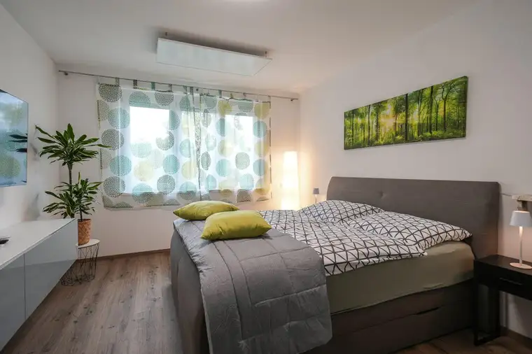 INNSBRUCK-AMRAS: RUHIGE, TOP SANIERTE WOHNUNG MIT 3,5 ZIMMERN UND ALPENPANORAMA