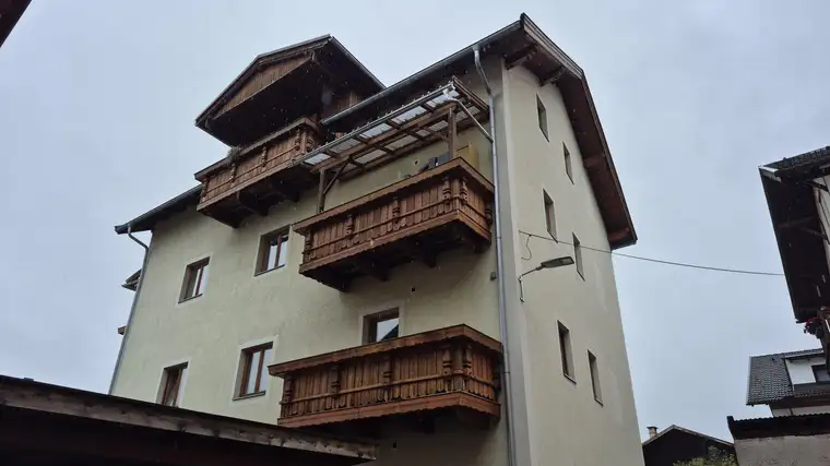 Mehrfamilienhaus mit 6 Wohneinheiten (50 % Miteigentumsanteil zu verkaufen)