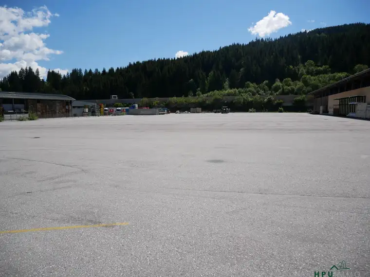 Große Gewerbefläche in bester Lage zur Pacht oder als Baurecht zu vergeben!