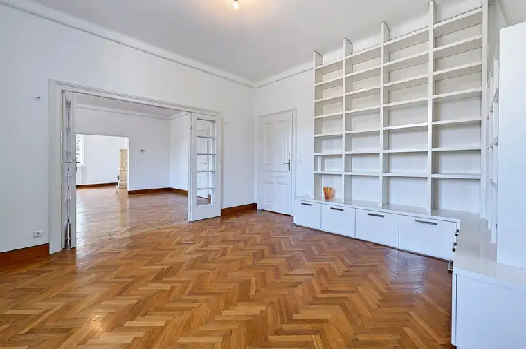 Luxuriöse Familienresidenz oder Büro-Wohn-Kombi: 230 m² mit großer Terrasse und Garage!