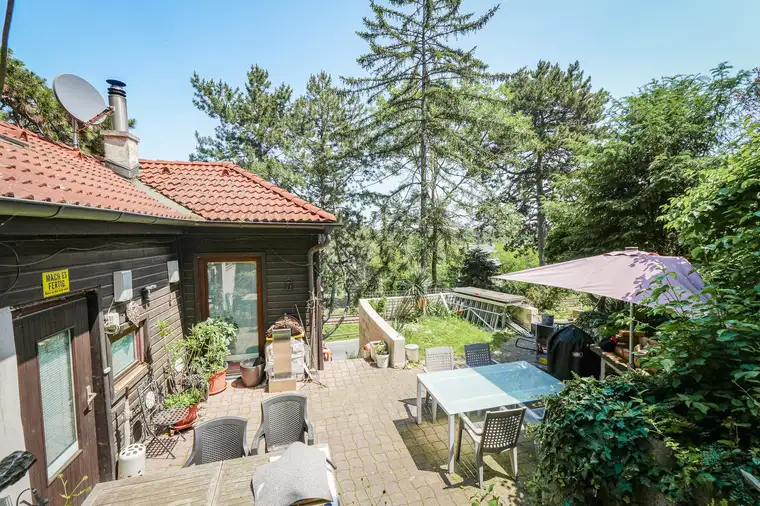 Ferienhaus mit großem Grundstück &amp; Donaublick in Döbling – Refugium mit Potenzial