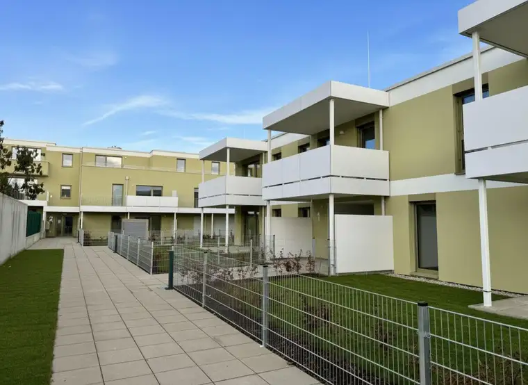 1 Tiefgaragenplatz in einer modernen Wohnanlage *BJ 2025* in Bad Vöslau
