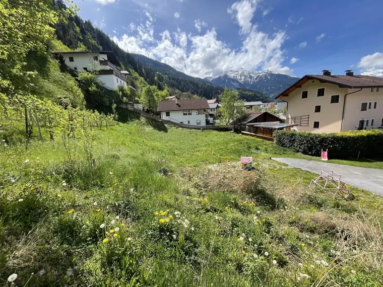 Traumhaftes Baugrundstück in Zams – 922m² mit beeindruckendem Berg- &amp; Grünblick!