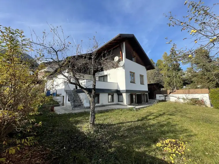 Mehrfamilienhaus mit drei Wohneinheiten, sonnigem Garten und vielseitigem Potenzial