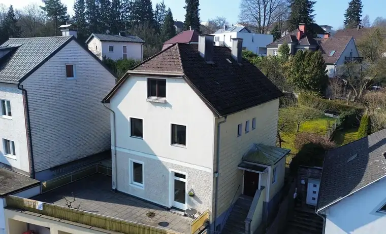 Stadthaus mit großem Potenzial in begehrter Zentrumslage von Amstetten!
