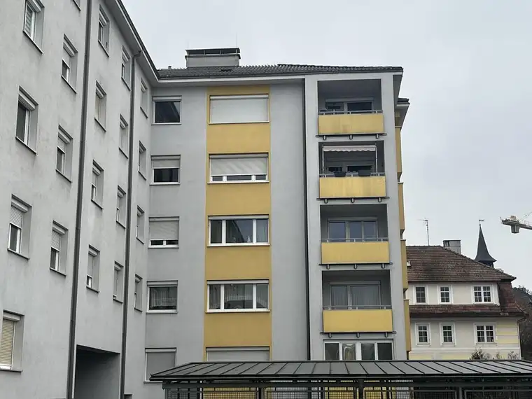 Gemütliche Wohnung mit sonnigem Balkon in begehrter Krankenhausnähe