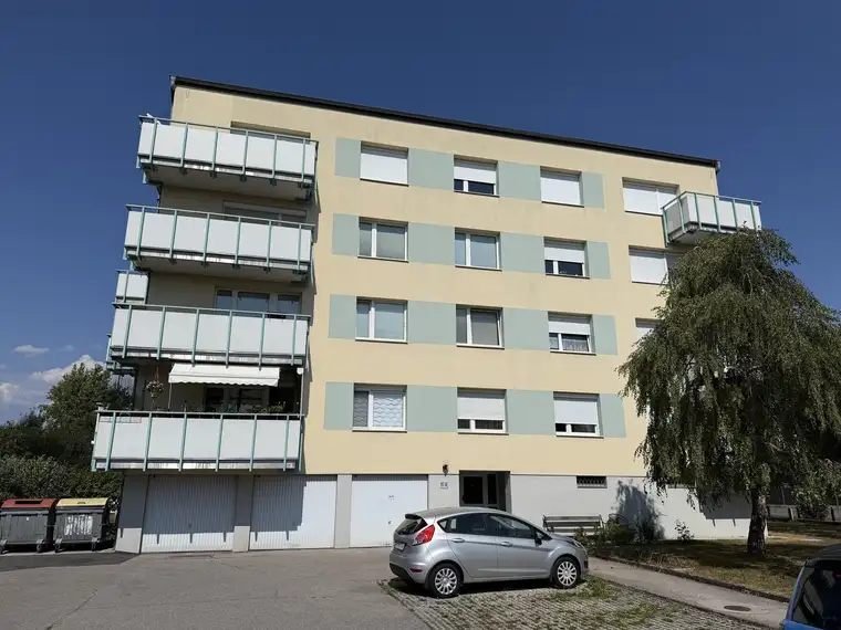 Großzügige 3 Zimmerwohnung mit Balkon und Garagenstellplatz