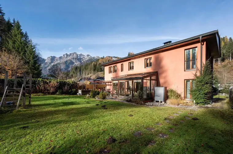 Eleganter Wohntraum im Lammertal - Stil, Raum und Lebensqualität vereint