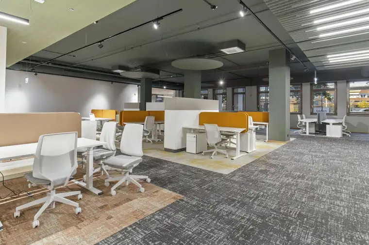 Moderne und möblierte Bürofläche zum Erstbezug - Pauschalmiete inkl. aller Nebenkosten, BK, Internet, Möbel und Shared Spaces!