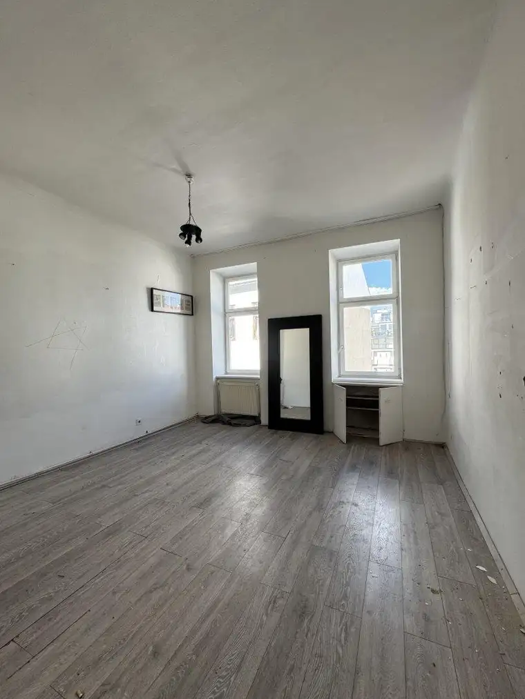 Altbauwohnung mit Entwicklungspotenzial in urbaner Ruhelage