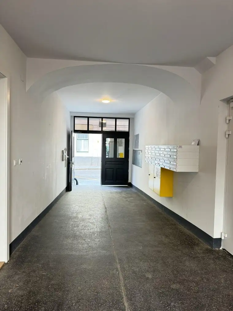 +++4,2% Rendite -Stilvolle Altbauwohnung mit Lift – Unbefristet vermietet +++