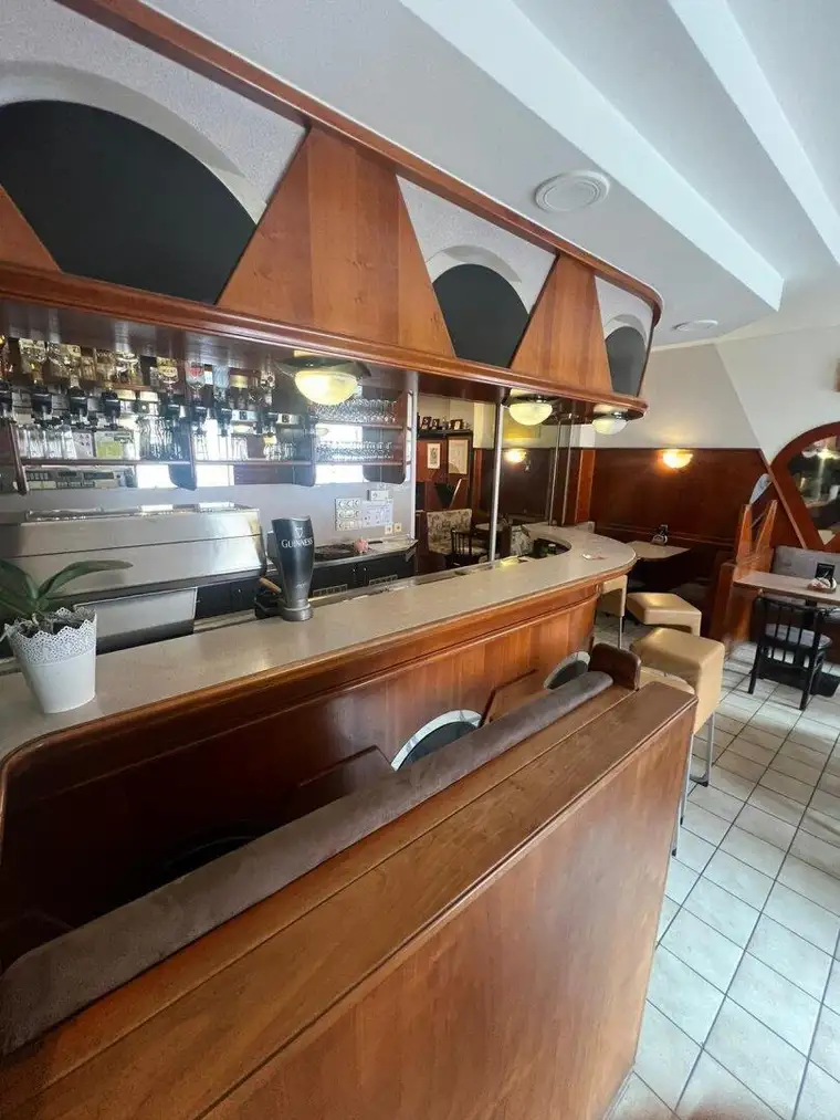 Voll ausgestattetes Café – Pizzeria-Restaurant im 11. Bezirk Wien