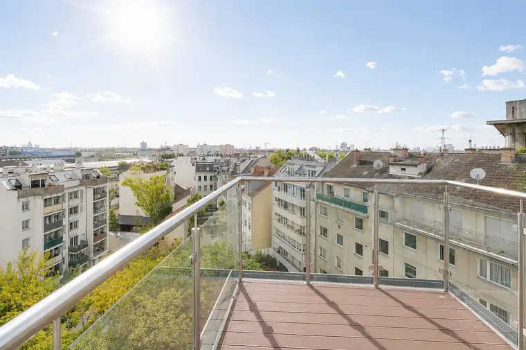 Dachgeschosswohnung mit 2 Terrassen nahe Augarten – Ruhelage &amp; Fernblick