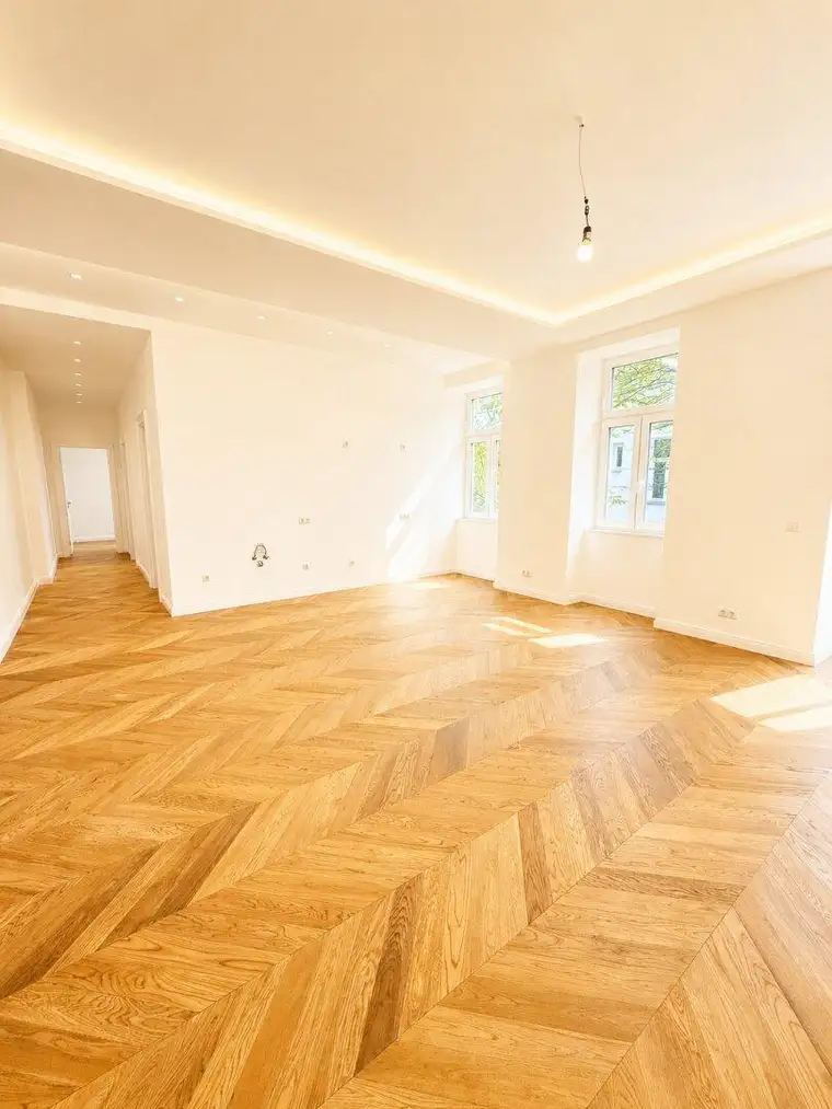 Luxuriöse Altbauwohnung mit zwei Balkonen in Toplage des 3. Bezirks