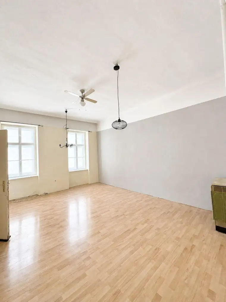 3-Zimmer-Altbauwohnung mit Balkon und Gestaltungspotenzial in 1080 Wien