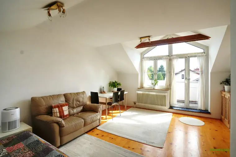 2,5 Zimmer Wohnung in Maxglan/Riedenburg: „Gemütliches Single-Nest mit Balkon im Dachgeschoß“