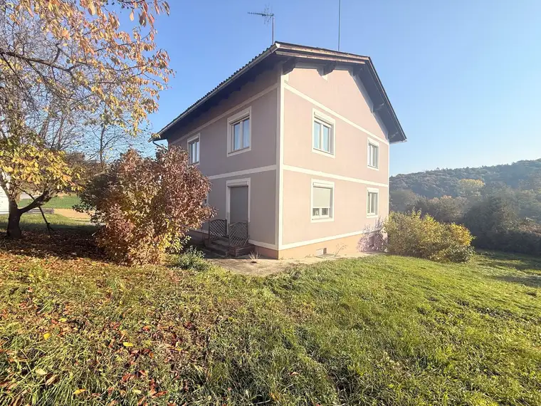 Viel Platz für neue Ideen - Haus mit großem Grundstück in Oberweißenbach