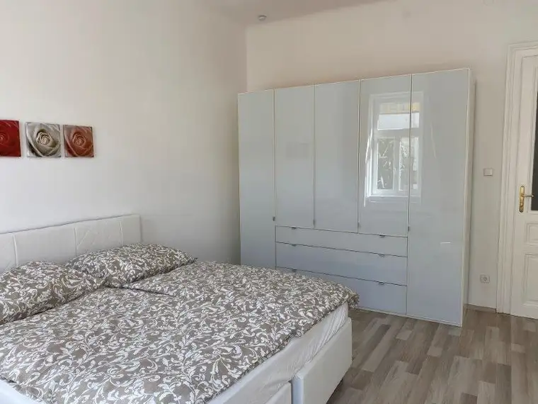 traumhaft helle &amp; ruhiger Altbau - WG geeignet