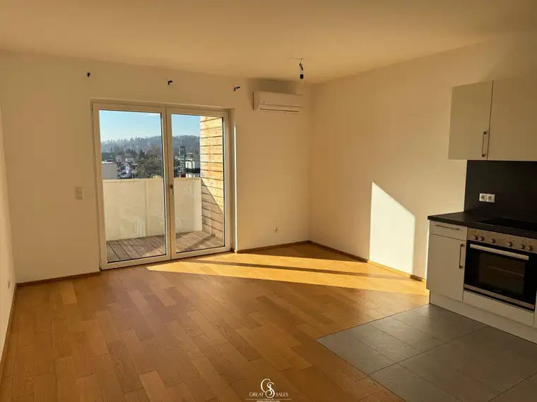 Neuwertige Garçonnière mit Balkon und Tiefgarage