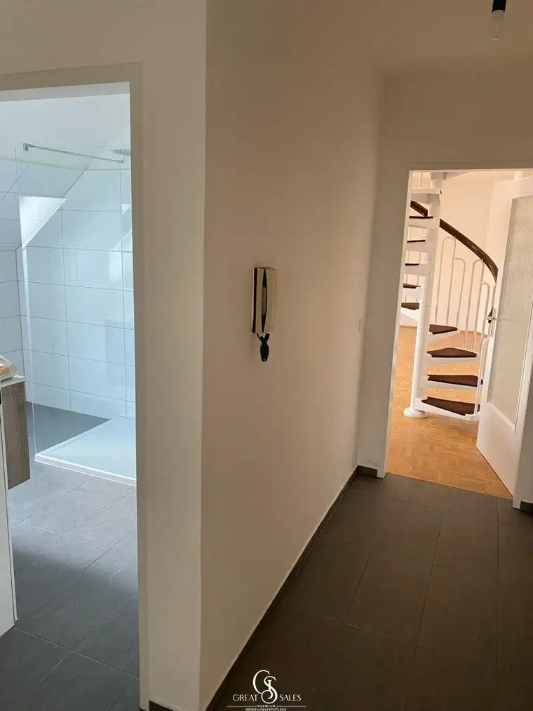 Ruhig &amp; zentral: Maisonette mit Charme, Einbauküche &amp; Parkplatz