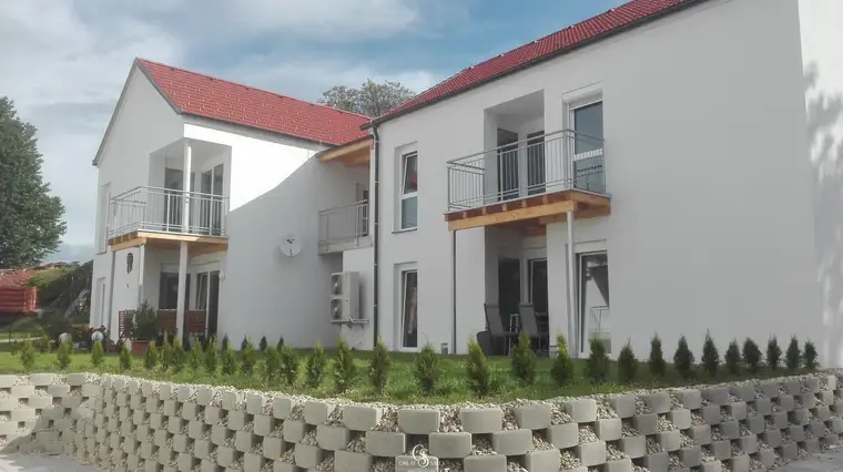 Großzügige 3-Zimmer-Mietwohnung mit Loggia &amp; Balkon in Pirching