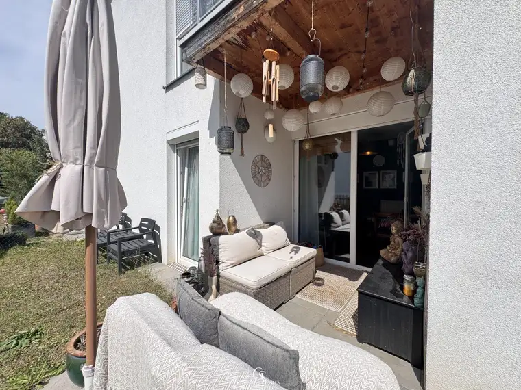 Ruhige und zentrale Drei-Zimmer-Wohnung mit großem Garten &amp; Carport!