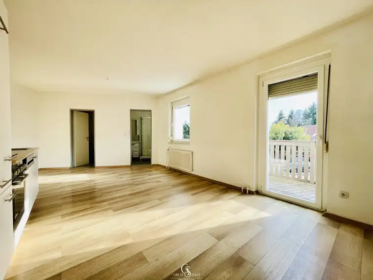 Jetzt einziehen &amp; sparen: 2 Monate halbe Miete! Große 4-Zimmer-Wohnung mit Balkon, 2 Parkplätzen &amp; großem Gemeinschaftsgarten!