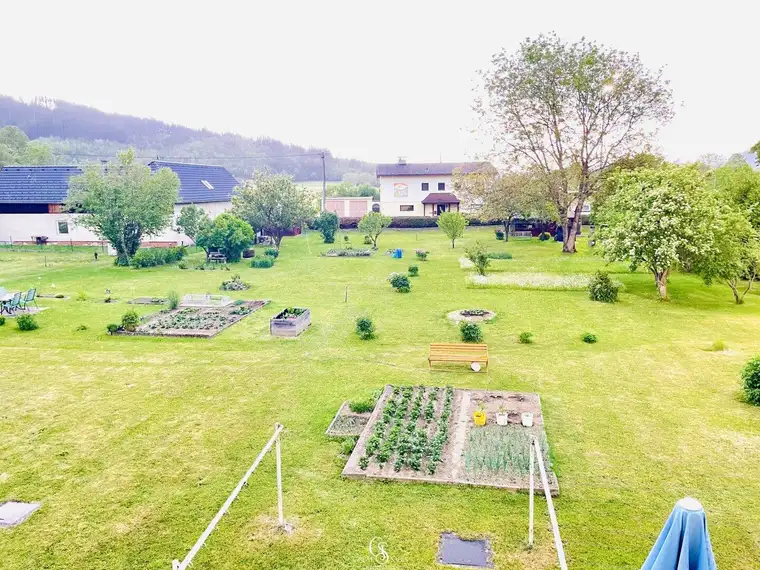 Exklusive 3-Zimmer-Wohnung mit großem Gemeinschaftsgarten, grüner Umgebung und super Anbindung!
