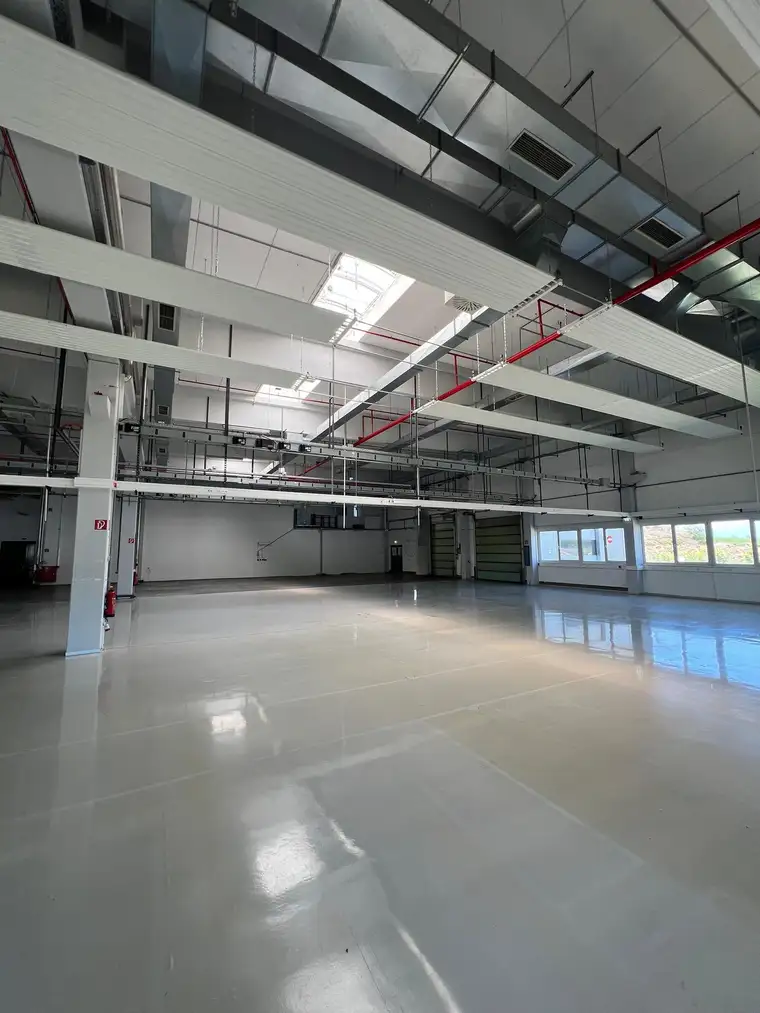 Produktions- und Lagerhalle ab sofort zu vermieten