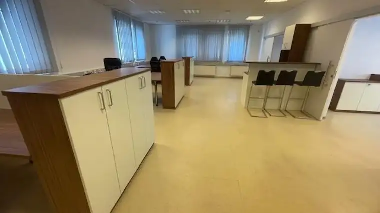 Bürofläche 117,96 m² (3 Eckbüros möbliert im 2. Obergeschoss) ab sofort zu vermieten