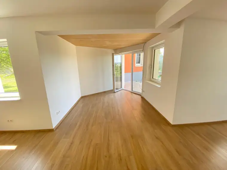 RÜSTORF - ERSTBEZUG - 3 ZIMMER - GROSSE TERRASSE