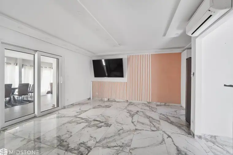 *Familienidylle in Wien* Modernes Haus mit Garten und Terrasse