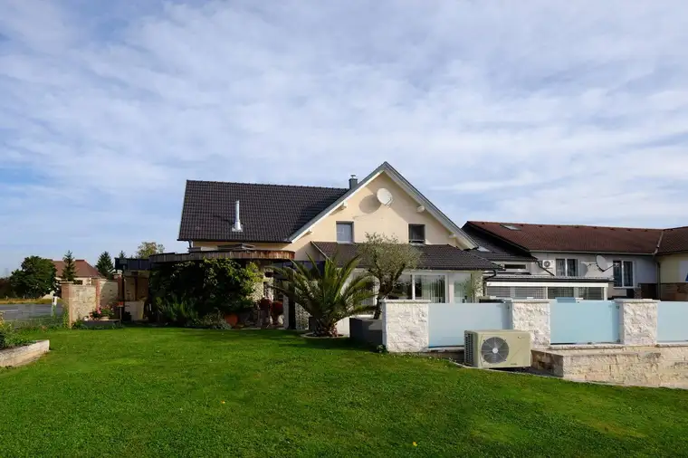 Kronstorf: Hochwertig ausgestattetes Einfamilienhaus mit viel Platz