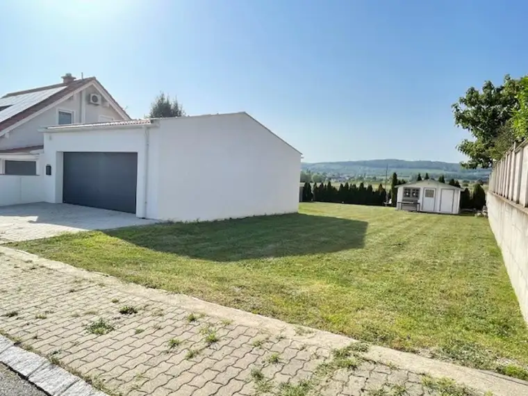 Bauplatz in absoluter Ruhelage - mitsamt neuer, großzügiger Garage in Winden am See