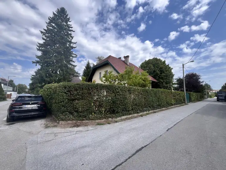 großes Wohnhaus, 6-Zimmer, Garten, 2 Bäder, Garage, uvm. für 2 Jahre