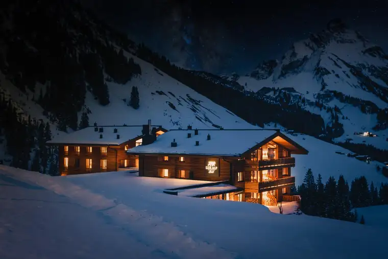 🏔️ Luxuriöses Chalet-Apartment in Warth am Arlberg – direkt am größten Skigebiet Österreichs