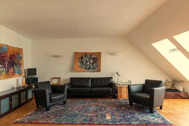PROVISIONSFREI! PRIVAT! Stilvolle, weitläufige Dachgeschoßwohnung, Wnfl. 143m² mit Terrasse, 16m², auf einer Ebene in Ruhelage mit perfekter Infrastruktur 