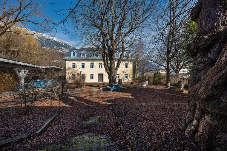 LÖWENHAUS - TOP-sanierte traditionsreiche Gastronomiefläche mit Gastgarten in einzigartiger Lage