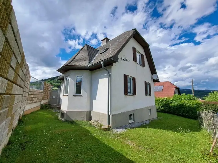Kernsaniertes Wohnhaus mit Blick über die Lipizzanerheimat