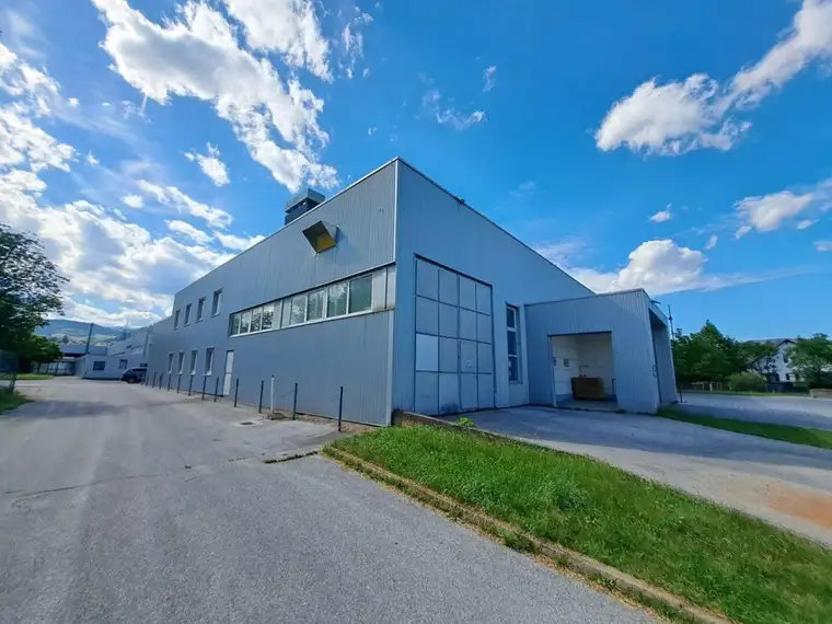 Top-Industrie- oder Gewerbehalle mit dazugehörigem Bürotrakt für diverse Nutzungen