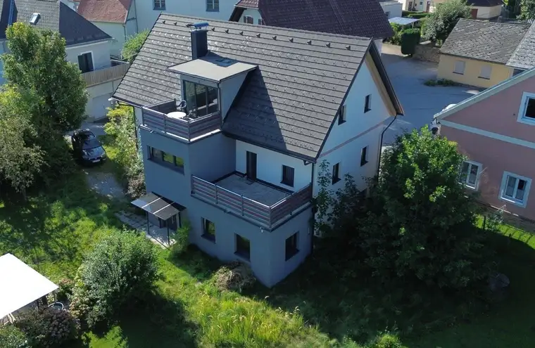Historisches, renoviertes Dorfhaus in zentraler Lage zum Wohnen und Arbeiten und trotzdem im Grünen