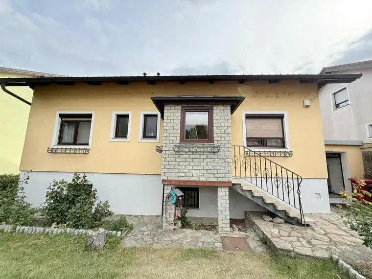 Einfamilienhaus mit Garten &amp; Garage nahe Wien – Enzersfeld