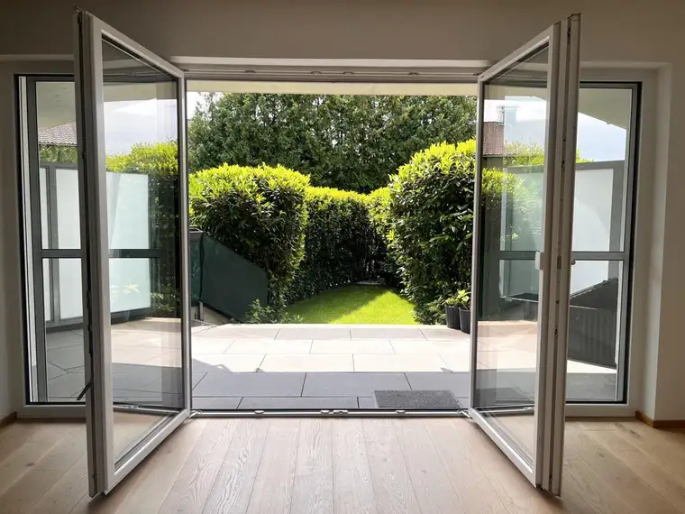 Bergheim: Moderne 3-Zimmer-Gartenwohnung mit überdachter Terrasse