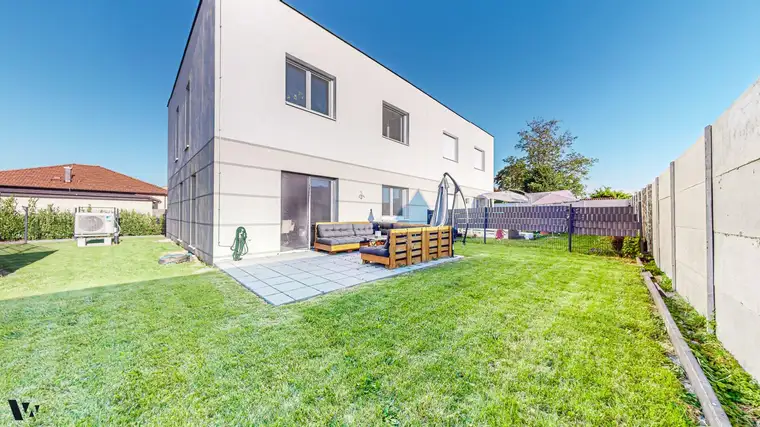 FAMILIENTRAUM IN SOMMEREIN | MODERNE, VOLL UNTERKELLERTE DOPPELHAUSHÄLFTE MIT GARTEN