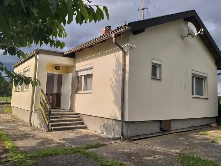 Wohnhaus mit Nebengebäude und großem 4721 m2 Baugrund, auch gewerblich nutzbar (Provisionsfrei)