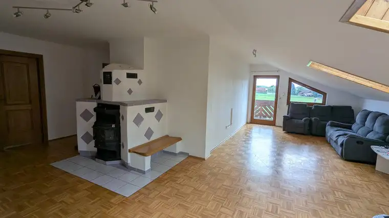 Geräumige 5-Zimmer-Wohnung mit Balkon und Parkplätzen (Provisionsfrei)