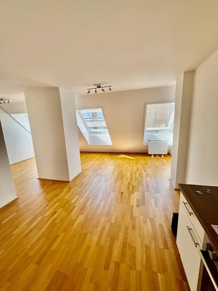  Moderne und helle 2-Zimmer-Dachgeschoßwohnung zum Verkauf. (Provisionsfrei)