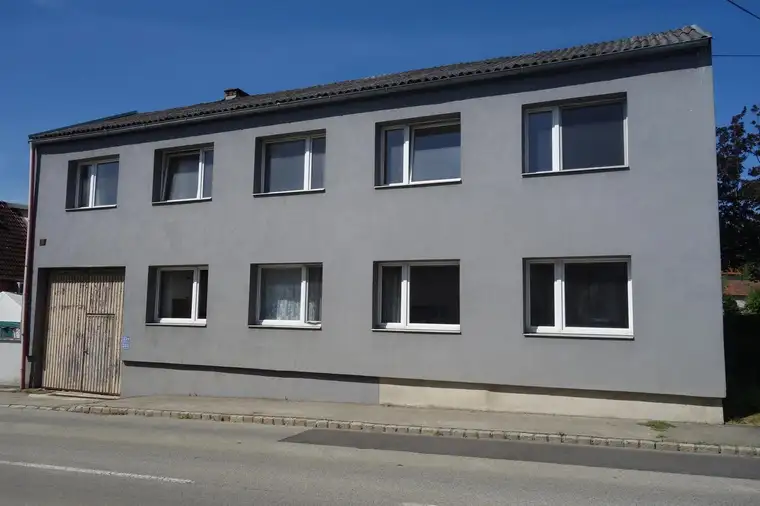Schnäppchen!!! Geräumiges Reihenhaus mit Garage, Stadel und gemeinschaftlichen Garten/Hof (Provisionsfrei)